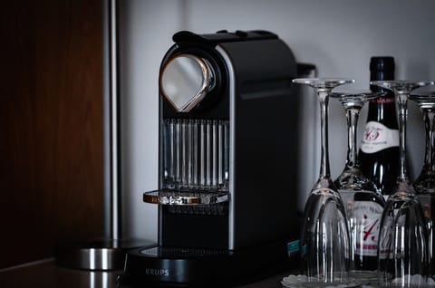 Club Room | Room amenity