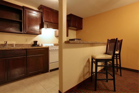 Family Suite, Non Smoking, Kitchenette | Private kitchenette | Fridge, microwave