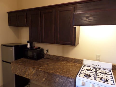 Deluxe Suite, Multiple Beds, Non Smoking, Kitchenette | Private kitchenette | Fridge, microwave