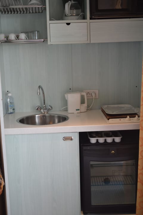 Triple Room | Private kitchenette