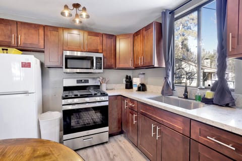 Cabin, Multiple Beds, Hot Tub, Mountain View (107) | Private kitchen | Coffee/tea maker