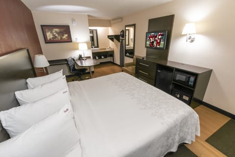 Superior Room, 1 King Bed (Smoke Free) | Desk, blackout drapes, iron/ironing board, free cribs/infant beds