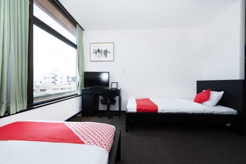 Deluxe Twin Room, Non Smoking | Desk, free WiFi, bed sheets