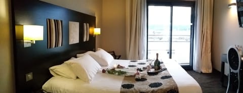 Chambre Luxe terrasse vue mer | Minibar, in-room safe, blackout drapes, soundproofing