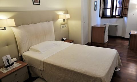 Single Room | Premium bedding, down comforters, Select Comfort beds, minibar