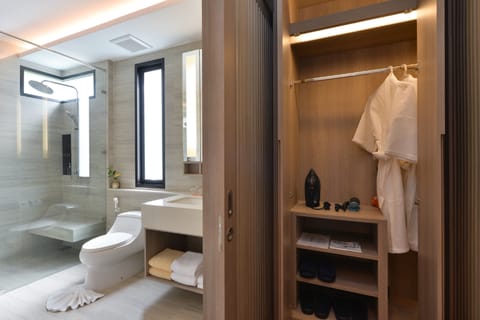 Two Bedroom Suite with Private Pool | Bathroom amenities | Free toiletries, hair dryer, slippers, towels