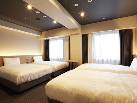 Quartet Room | In-room safe, blackout drapes, free WiFi, bed sheets