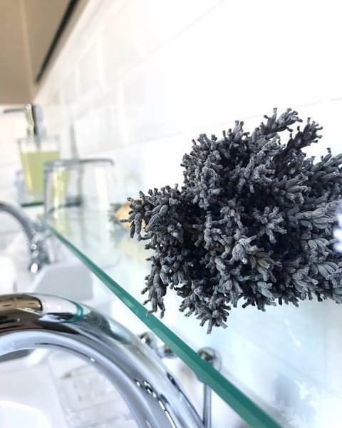 Deluxe Suite (Suite du Parc) | Bathroom amenities | Hair dryer, bathrobes, towels, soap