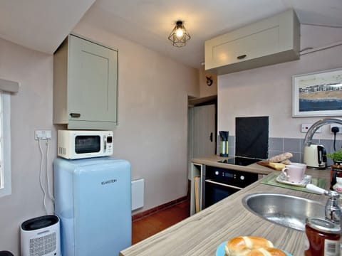 Lovely kitchen | Sea Glass Cottage, Holcombe, Teignmouth