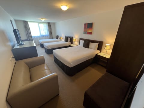Deluxe Queen with Two Singles | Minibar, in-room safe, iron/ironing board, free WiFi
