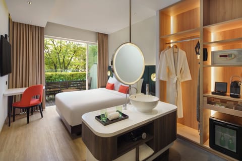 Premier Room, 1 Queen Bed, Pool Access (Queen) | Minibar, in-room safe, desk, blackout drapes