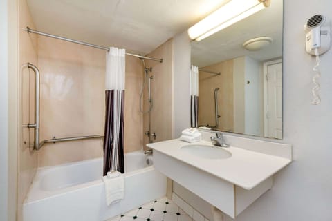 Room, 2 Double Beds, Accessible (Mobility,Tub w/Grab Bars) | Bathroom | Combined shower/tub, free toiletries, hair dryer, towels