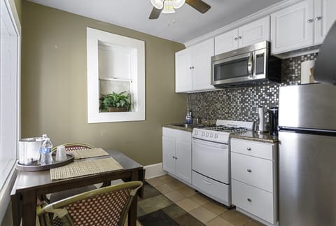 Family Room, Kitchenette | Private kitchen