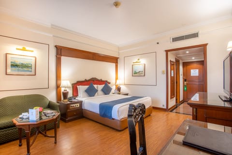 Club Double Room | Egyptian cotton sheets, premium bedding, minibar, in-room safe
