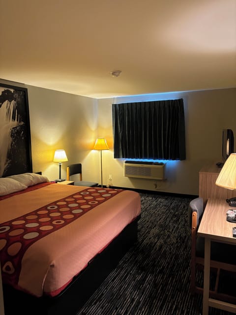 Room, 1 King Bed, Non Smoking | Premium bedding, desk, free WiFi, bed sheets