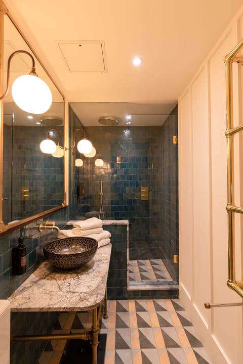 Townhouse Suite | Bathroom | Rainfall showerhead, designer toiletries, hair dryer, towels