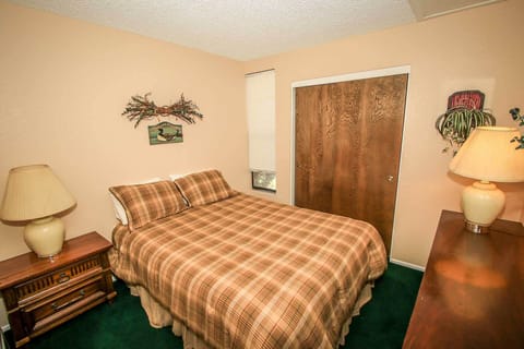 Condo, 2 Queen Beds, Hot Tub, Mountain View (1412) | 2 bedrooms, individually decorated, individually furnished, bed sheets