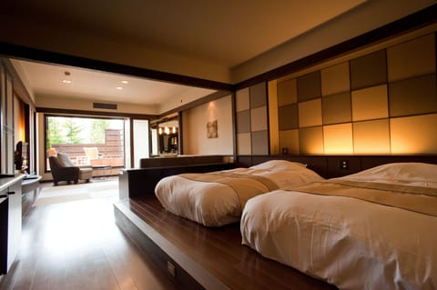 Japanese & Western style room with private hot spring (Kaiseki Dinner at Restaurant Included) | In-room safe, desk, free WiFi, bed sheets