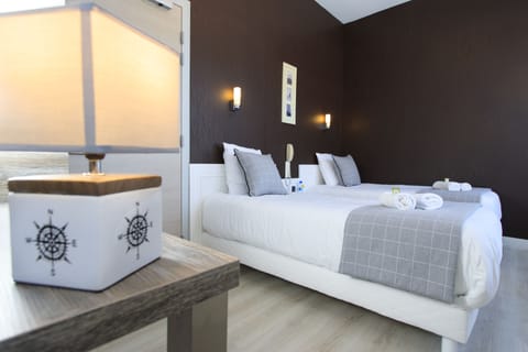 Standard Room, 2 Twin Beds | Desk, free WiFi