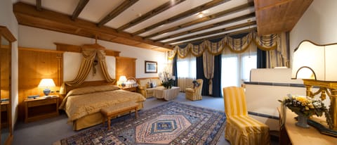 Studio Suite | Egyptian cotton sheets, premium bedding, down comforters, minibar