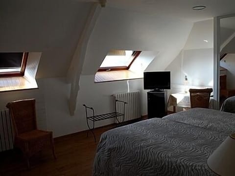 Triple Room | Minibar, desk, soundproofing, free cribs/infant beds