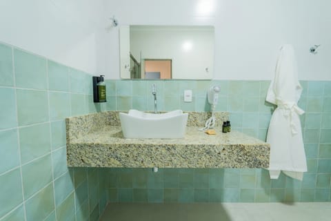 Master Superior com banheira | Bathroom | Free toiletries, hair dryer, towels