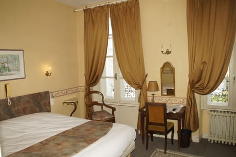 Double Room, 1 King Bed, Private Bathroom | Desk, soundproofing, free WiFi, bed sheets