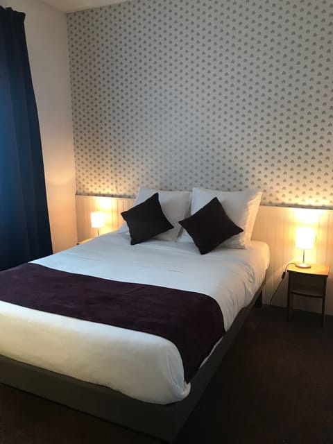 Comfort Double Room | Desk, blackout drapes, soundproofing, free WiFi