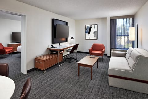 Suite, 1 Bedroom | Hypo-allergenic bedding, in-room safe, desk, blackout drapes