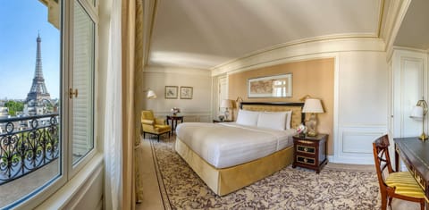 Junior Suite Paris View, 1 King Bed | 1 bedroom, Egyptian cotton sheets, premium bedding, down comforters
