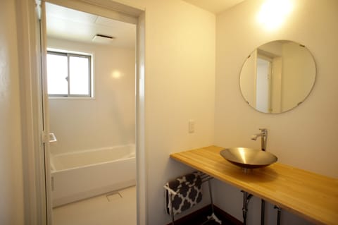 Private Vacation Home | Bathroom | Combined shower/tub, hair dryer, slippers, electronic bidet