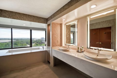 Presidential Suite, 1 King Bed, Non Smoking | Bathroom | Shower, free toiletries, hair dryer, towels