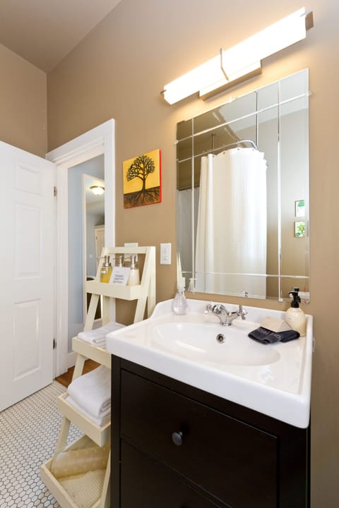 NO. 4 Nature Suite | Bathroom | Free toiletries, hair dryer, towels, soap