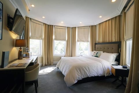Superior Room, 1 Queen Bed, Non Smoking (Shower Only) | Frette Italian sheets, premium bedding, down comforters, pillowtop beds