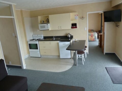 Apartment, 2 Bedrooms | Private kitchen | Fridge, microwave, coffee/tea maker, electric kettle