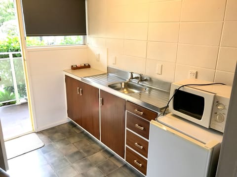 Studio (for 2) | Private kitchenette | Fridge, microwave, coffee/tea maker, electric kettle