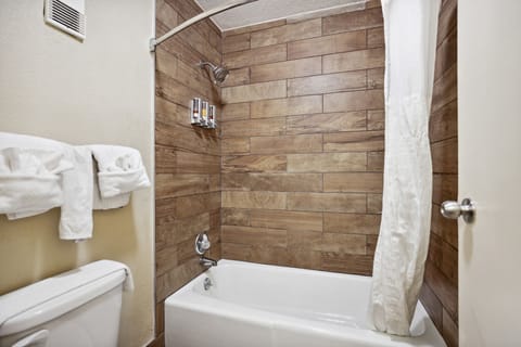 Combined shower/tub, deep soaking tub, free toiletries, hair dryer