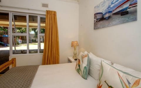 Twin Room (King/Twin Disability Friendly) | In-room safe, desk, free WiFi, bed sheets