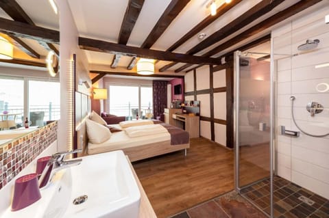 In-room safe, desk, soundproofing, free WiFi