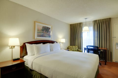 Standard Room, 1 King Bed | Premium bedding, down comforters, desk, blackout drapes