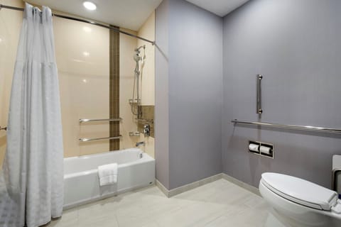 Rainfall showerhead, free toiletries, hair dryer, towels