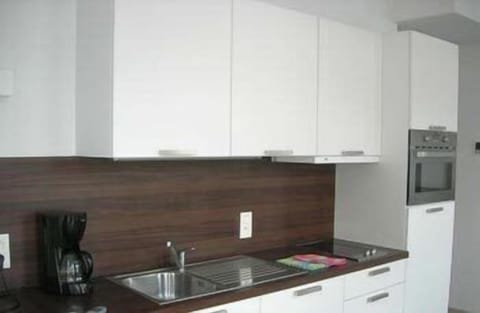Studio | Private kitchenette | Full-size fridge, microwave, stovetop, coffee/tea maker