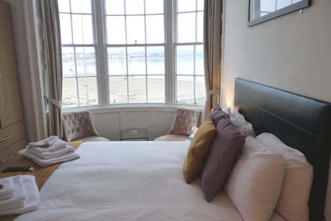 Double Room, 1 King Bed, Ensuite, Sea View (Room1) | Bed sheets