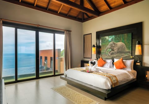 Pillowtop beds, minibar, in-room safe, desk