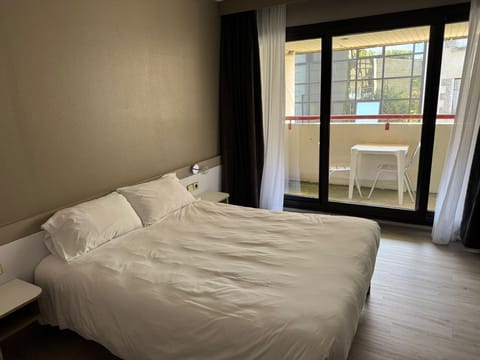 Premium bedding, individually decorated, individually furnished, desk