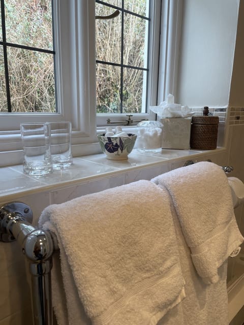 Double Room, Ensuite (Room 1) | Bathroom | Free toiletries, hair dryer, towels, soap