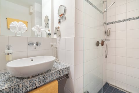 Signature Double Room, Non Smoking, Garden Area | Bathroom | Shower, eco-friendly toiletries, hair dryer, towels