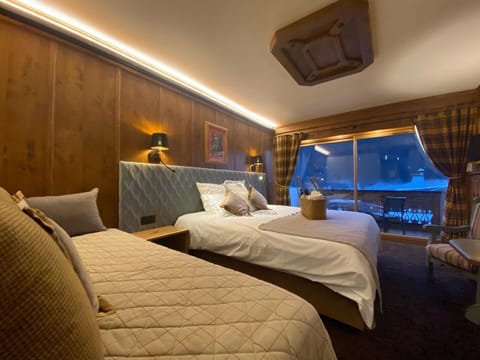 Triple Room (Privilège) | Premium bedding, minibar, in-room safe, soundproofing