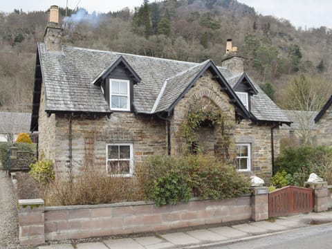 Stunning stone-built holiday home | Smiddy Cottage, Weem, near Aberfeldy
