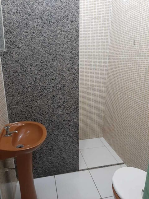 Twin Room | Bathroom | Shower, towels